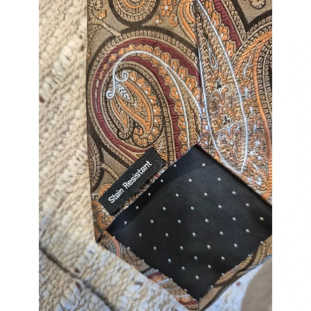 Dockers Men's Tie 100% Silk Brown‎ Paisley Stain Resistant Business Casual.